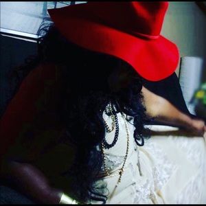 Meet your Posher, Chervette